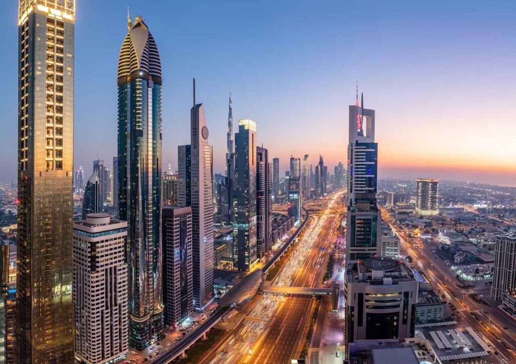 Navigating the Commercial Property Market with the Best Real Estate Agents in Dubai