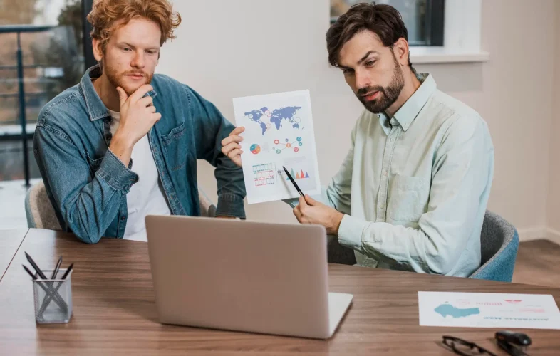 job-colleagues-working-laptop