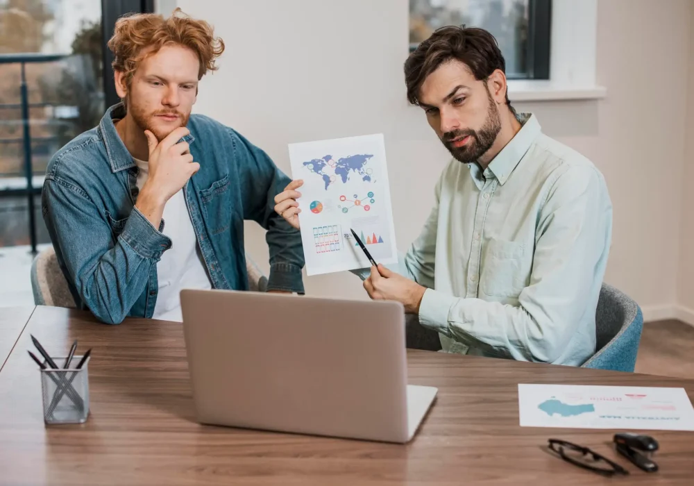 job-colleagues-working-laptop